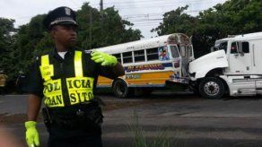 Triple colisión en Las Cumbres deja varios heridos