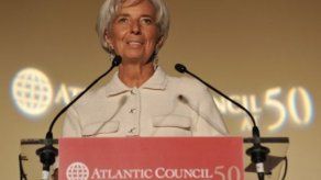 Lagarde considera necesario dar plazo adicional a Grecia