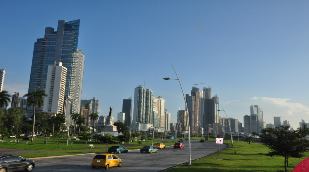 Perspectiva de riesgo de industria bancaria de Panamá es “estable”, según S&P