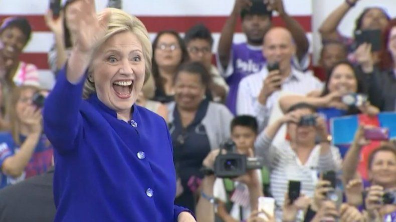 Clinton recibe respaldo de la líder demócrata