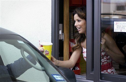 Eva Longoria sirve merengadas en Texas