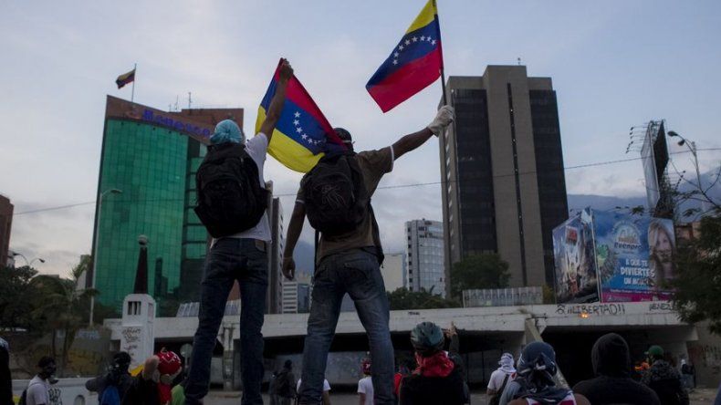 España no venderá equipo antimotines a Venezuela