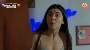 ENFERMERAS | Valentina le reclama a Andrés por salir en boxer a la sala