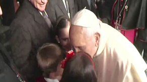 El papa reparte esperanza a niños ingresados en un hospital de Gran Asunción El papa reparte esperanza a niños ingresados en un hospital de Gran Asunción