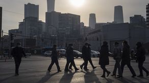 La OMS describió previamente la estrategia “cero COVID” de China como “no sostenible”, alegando que la superinfecciosa variante ómicron hizo que fuera imposible tratar de evitar nuevos contagios de COVID.