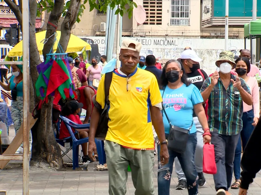 El Ministerio de Educación de Panamá informó que el uso de mascarillas en los centros educativos oficiales y particulares del país será opcional. Además de ello, el MINSA aseguró que en los hospitales, transporte público y manipuladores de alimento permanece la medida 
