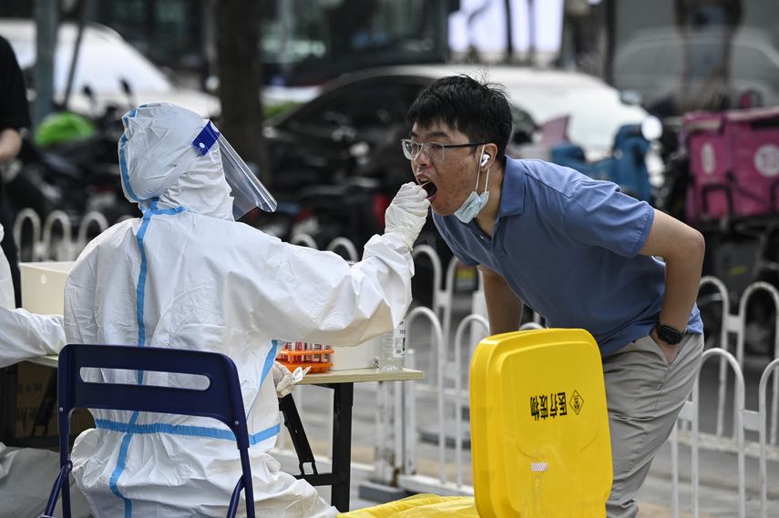 China es el último país que aplica una estrategia de covid cero