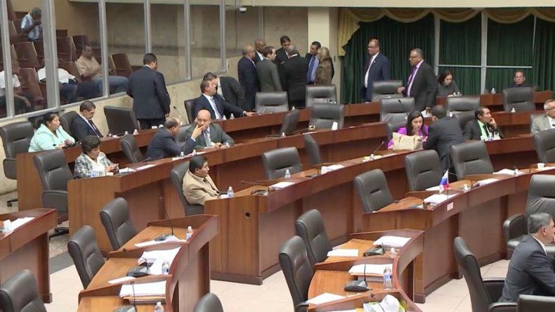 Surgen reacciones a favor de suspensión de salarios de diputados suplentes