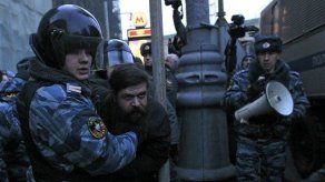 Policía disuelve protesta contra Putin en Moscú