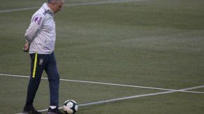Jugadores defienden a Tite en medio de dudas sobre su futuro