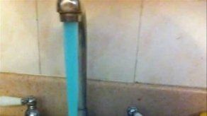 Agua por coloración azul es ocasionada por conexión deficiente