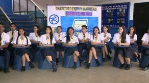 Estudiantes participan en prueba de conocimiento del concurso Excelencia Educativa