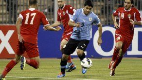 Uruguay celebra la victoria en Jordania con un baño en el mar Muerto