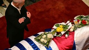 Luiz Inácio Lula da Silva honra a Pepe Mujica en su funeral.