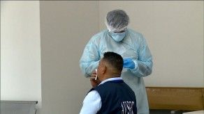Realizan hisopados a trabajadores del Aeropuerto Marcos A. Gelabert