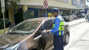 ATTT realiza operativo contra autos mal estacionados ATTT realiza operativo contra autos mal estacionados