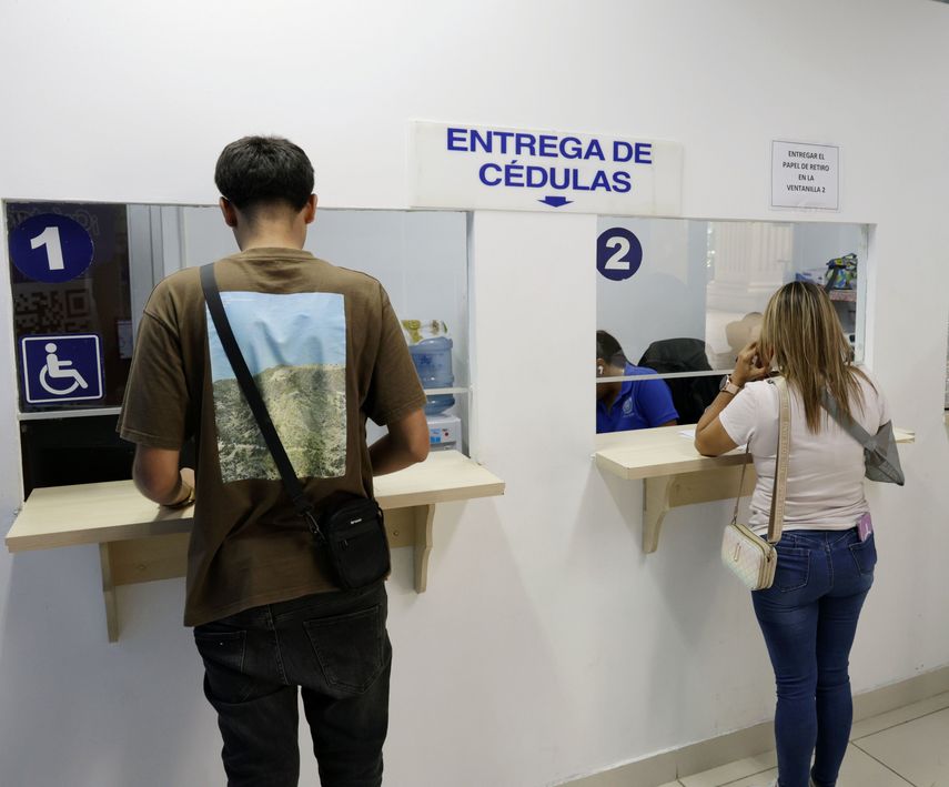 Tribunal Electoral incrementó la producción de cédulas en provincias centrales.