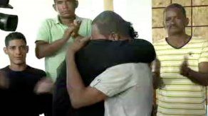 Reencuentro de un padre con su hijo separados hace 27 años por las drogas y el alcohol