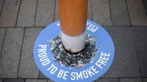 Las toxinas del tabaco llegan hasta los lugares donde se prohíbe fumar