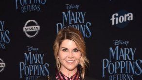 Se entrega actriz Lori Loughlin tras escándalo de sobornos