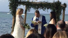 Profesora de escuela católica en Miami es despedida tras casarse con su novia