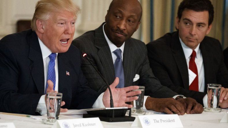 Ejecutivos disolvieron panel asesor de Trump