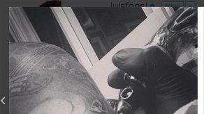 Luis Fonsi se tatúa el nombre de su hijo para completar la colección