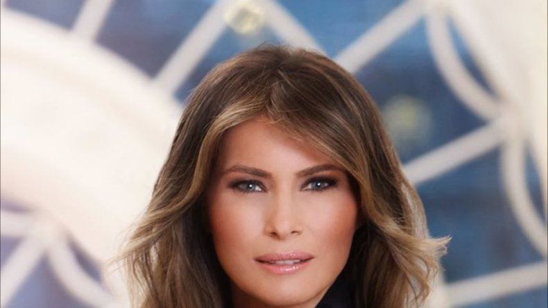 Casa Blanca divulga primer retrato oficial de Melania Trump como primera dama