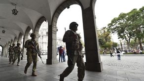 En el interior del país, las protestas suman una jornada más y alcanzan ya la cifra de 18 muertos y 200 heridos.