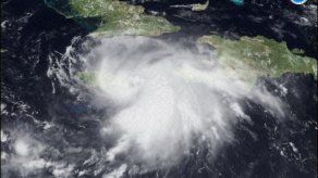 Gustav deja Jamaica convertido en huracán y amenaza a Cuba