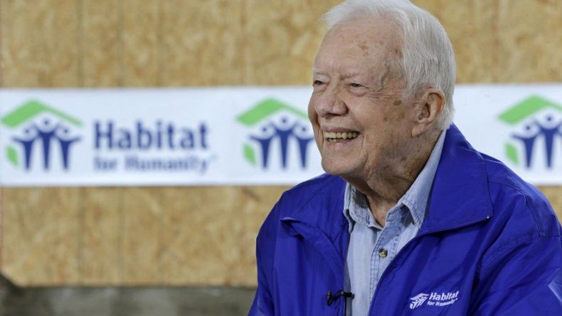 Jimmy Carter se siente bien, sigue ocupado pese al cáncer