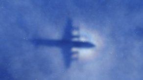 Amplían búsqueda de avión en lecho marino