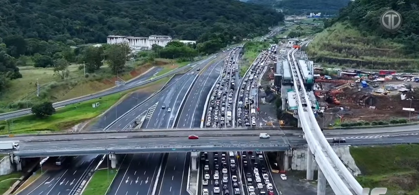 Pesado tráfico vehicular en la Autopista Roberto F. Chiari por accidente de tránsito.