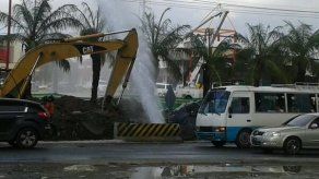 Rotura de tubería en Los Andes afecta suministro en sectores de San Miguelito