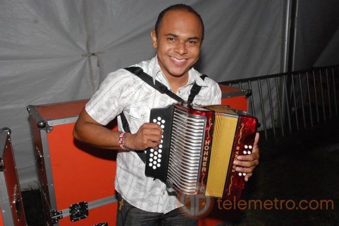 Entre maquillaje y las barras