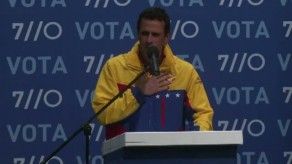 Capriles felicita a Chávez