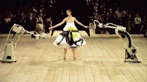 Exposición de McQueen bate récord de visitas en museo V&A de Londres