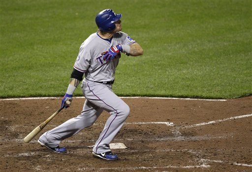 Hamilton pega 4 jonrones para Texas; Beltrán impulsa 6 carreras