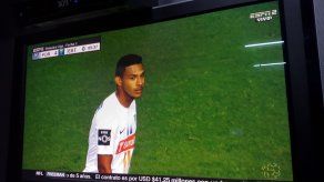 Debuta Jorman Aguilar con el Estoril y estrella balón en la portería de Casillas