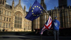 Comisión electoral multa campaña por el brexit por superar nivel de gasto