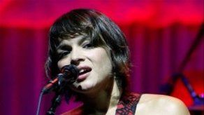 Norah Jones cancela conciertos en Brasil por muerte de su padre