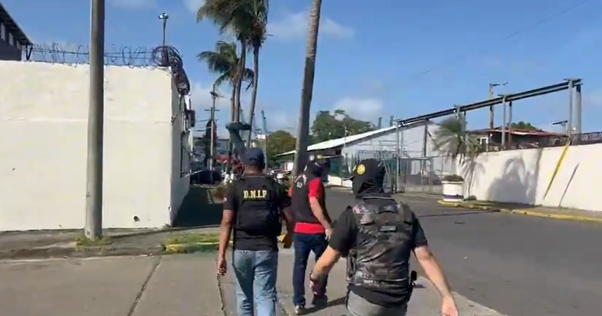 Un joven es asesinado a tiros frente a un local comercial en Colón.