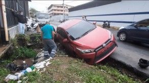 Hueco en Río Abajo ha causado varios accidentes de tránsito, residentes piden reparación