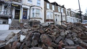 Al menos nueve personas fallecieron, muchas de ellas por la caída de árboles.