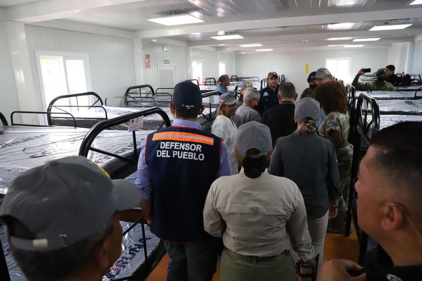 El defensor Eduardo Leblanc participó recientemente en la inauguración de la nueva estación de Recepción de Migrantes en San Vicente a cargo del Servicio Nacional de Migración el cual consta de instalaciones modulares con aproximadamente 540 dormitorios.