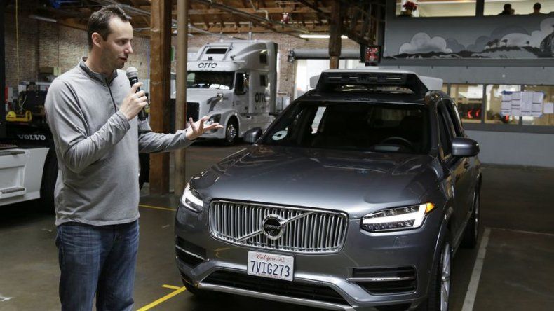 Comienza batalla judicial entre Waymo y Uber