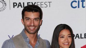 Justin Baldoni se mete en lío por intentar felicitar a Gina Rodriguez