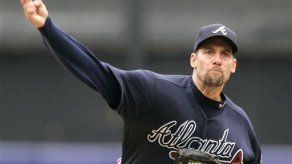 Smoltz contempla volver como relevista