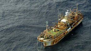EEUU hundirá barco fantasma arrastrado por tsunami de Japón