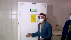 Instalan primer congelador para recibir vacunas contra el COVID-19